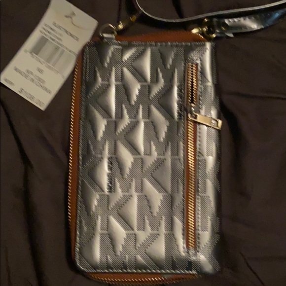 MK phone case and wallet - Picture 3 of 4